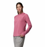 a women wearing a PFG Tidal Tee II Hoodie