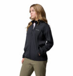 a women wearing a Essential Hike Grid Full Zip Fleece Jacket