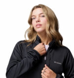 a women wearing a Essential Hike Grid Full Zip Fleece Jacket