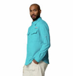 a man wearing a Skiff Guide II Long Sleeve Shirt